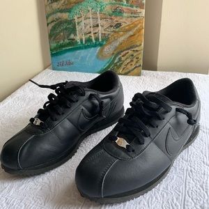 Black nike Cortez
